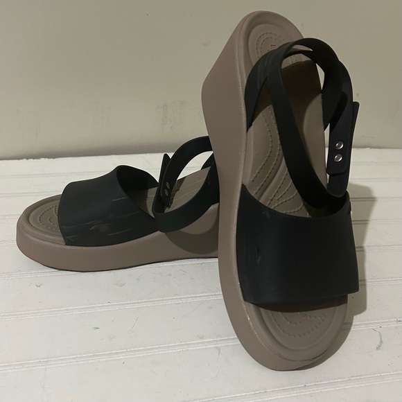 Crocs Women's Shoes 10 Brooklyn Ankle Strap Wedges Sandal Black Mushroom Casual - Picture 3 of 11